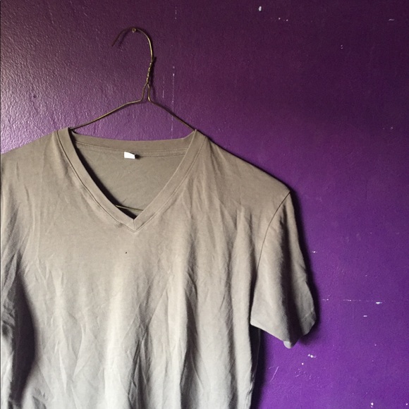 UNIQLO Men’s Small V-Neck Shirt - Picture 3 of 7